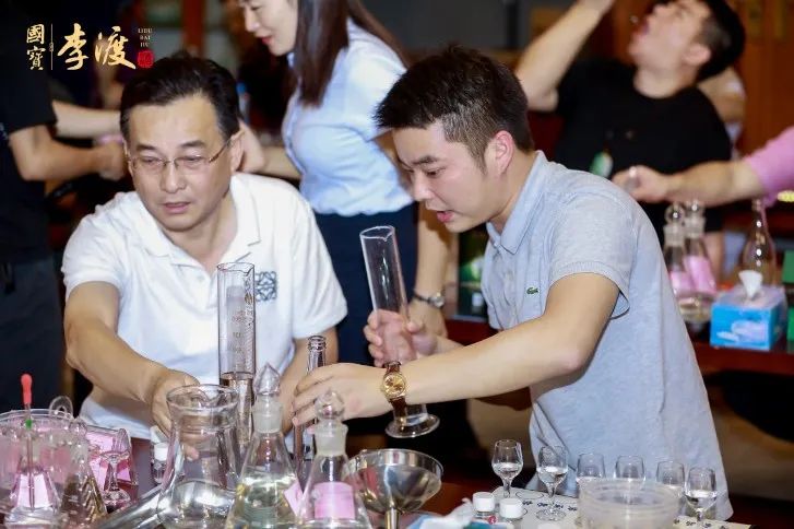 bC一体化三大原则:线上线下融合-传播蛙