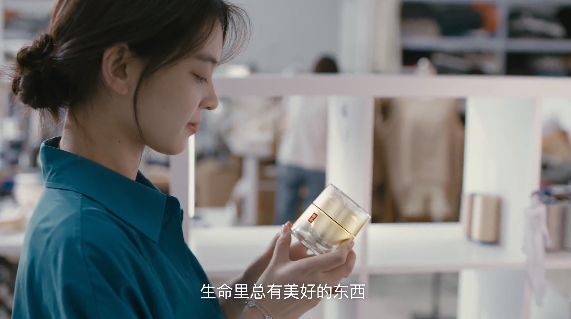 羽西的品牌广告营销案例《回弹力人生》-传播蛙