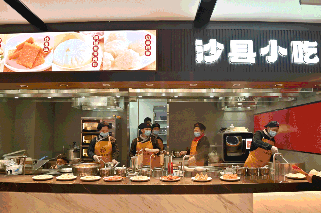 品牌「向下」和「向上」形成某种巧妙的暗合-传播蛙