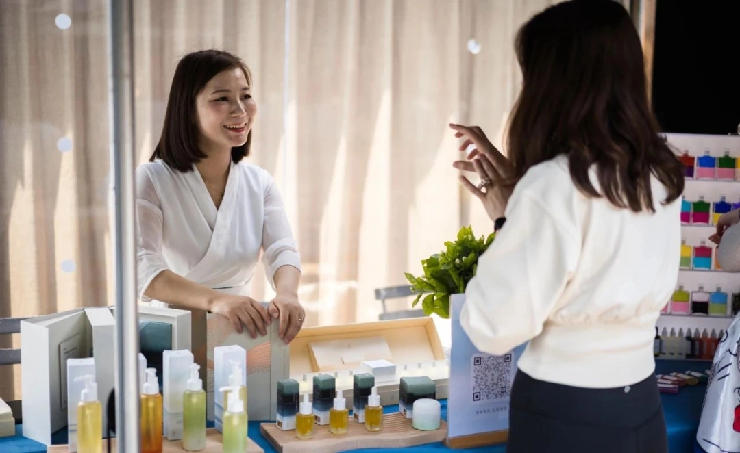 老牌国货“团建”爆火出圈背后营销分析-传播蛙