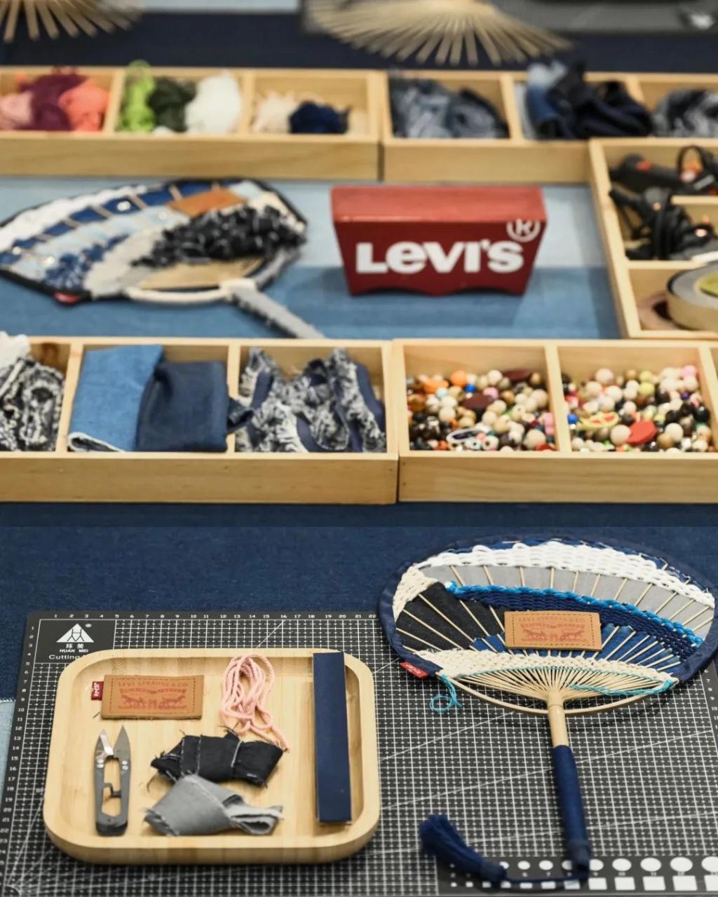 李维斯靠创意让牛仔裤重新变酷-传播蛙