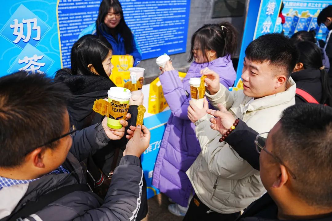饿了么联动奶茶品牌打造“开工祈福 这杯我请”营销活动-传播蛙