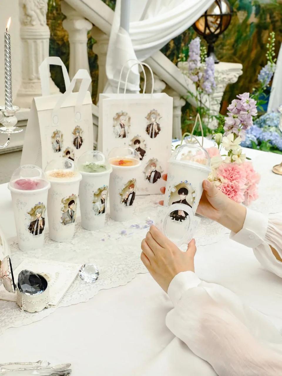 喜茶联名《光与夜之恋》营销案例分析-传播蛙