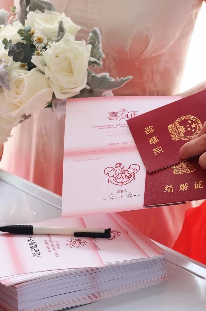 喜茶联名《光与夜之恋》营销案例分析-传播蛙