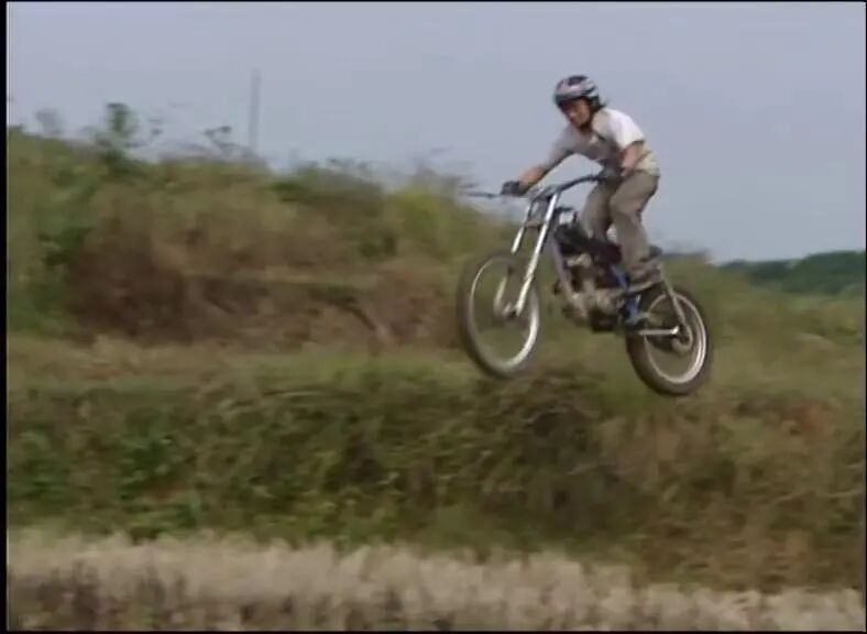 张雪火爆背后的品牌“英雄之旅”叙事-传播蛙