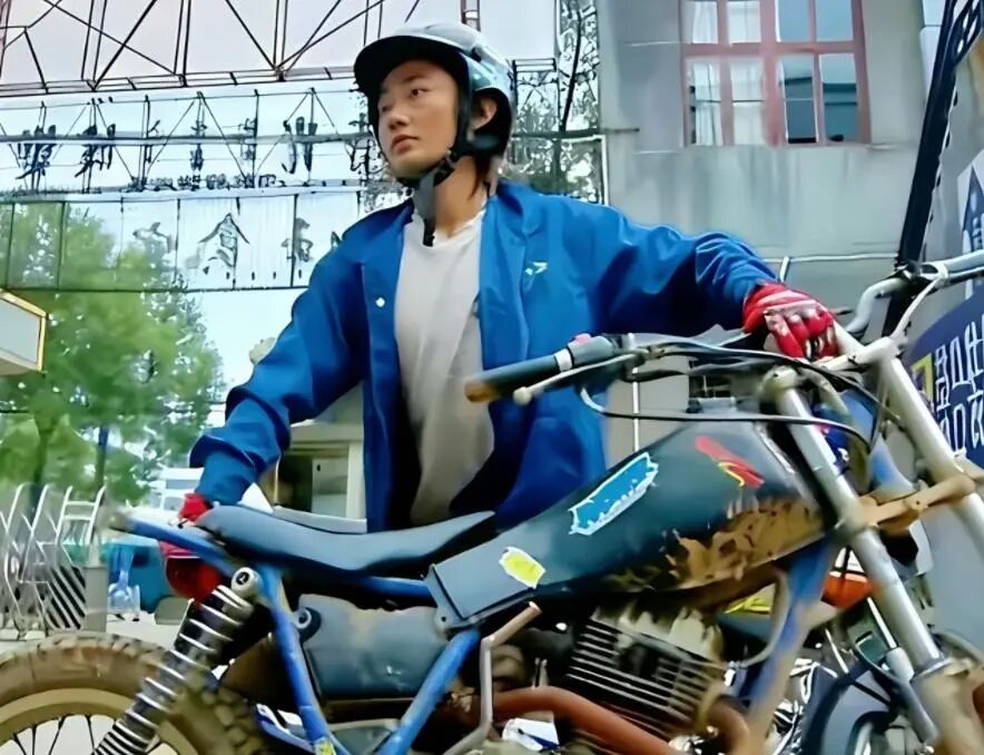 张雪火爆背后的品牌“英雄之旅”叙事-传播蛙