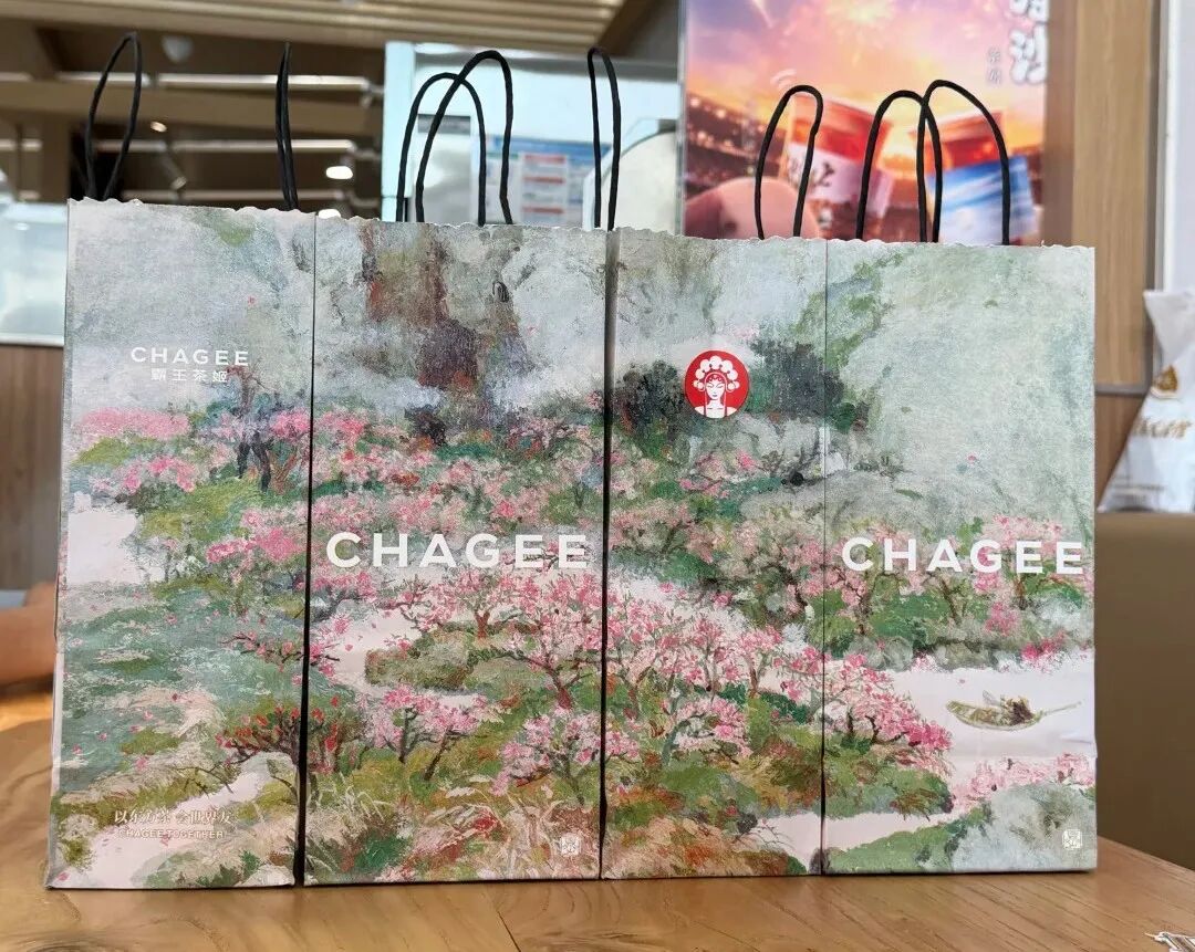 霸王茶姬的包装袋创意设计美学-传播蛙