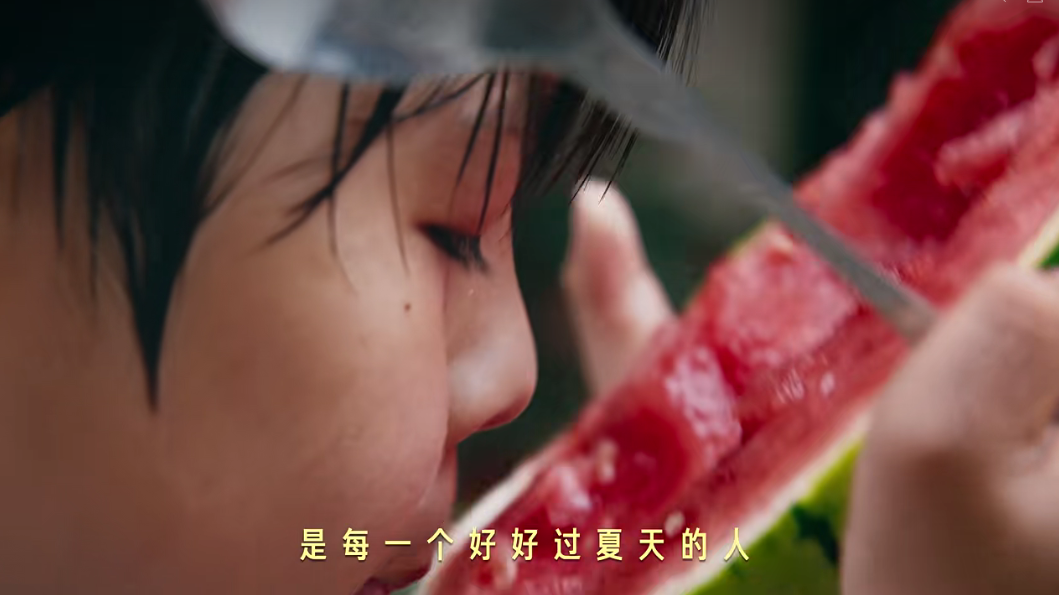 银联夏日创意宣传片《谢谢那个创造夏天的人》-传播蛙