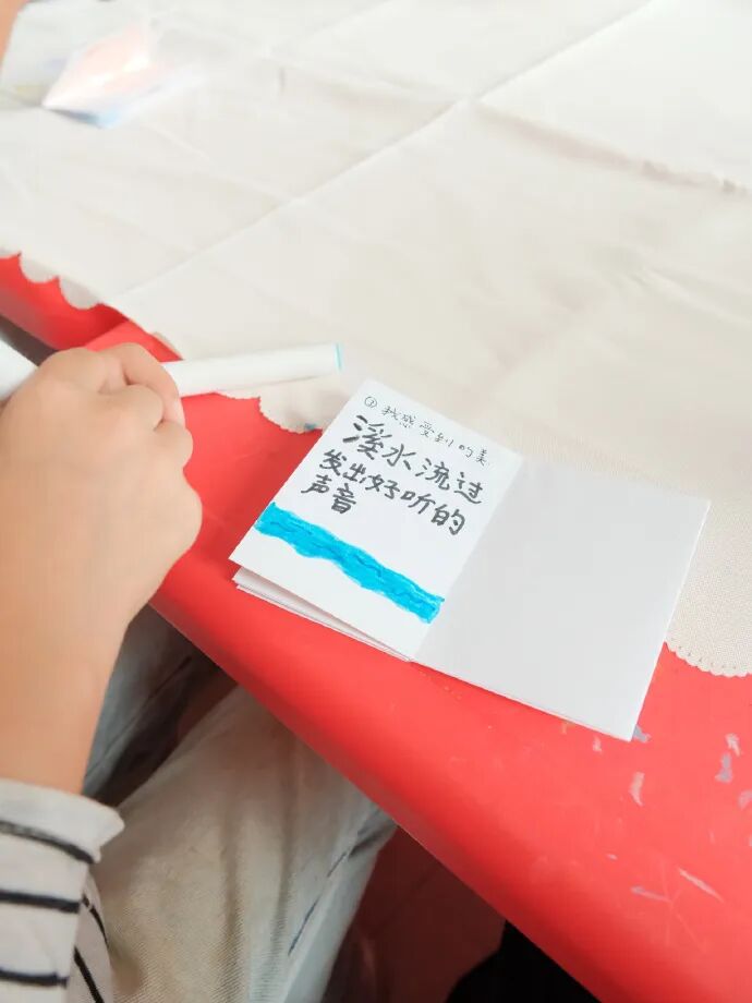 喜茶以孩童灵感点亮品牌美学-传播蛙