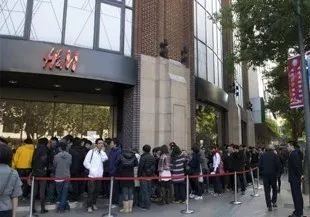 领导品牌、销量遥遥领先、洗脑、消费主义与乌合之众