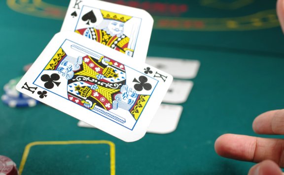 合成类微信游戏「我要当皇上」如何爆火