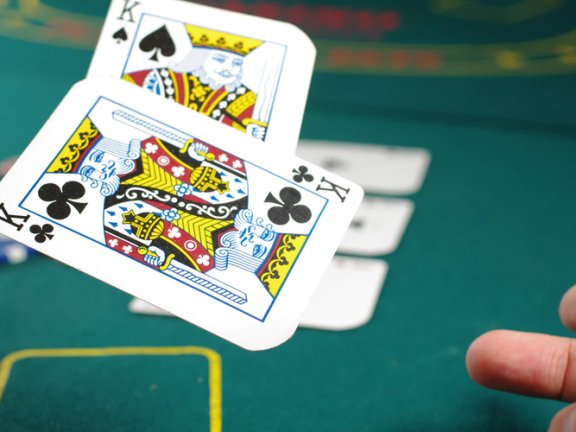 合成类微信游戏「我要当皇上」如何爆火