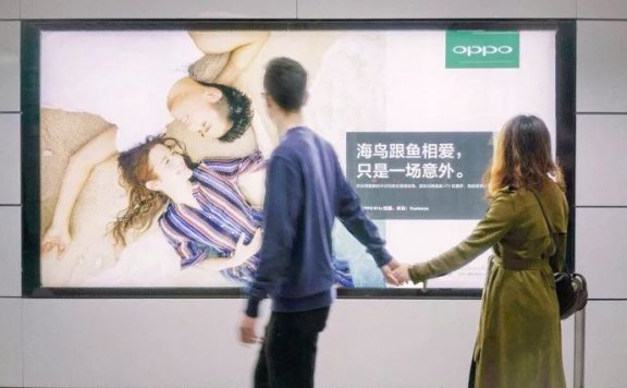 借用歌词的情感赋予于产品的文案