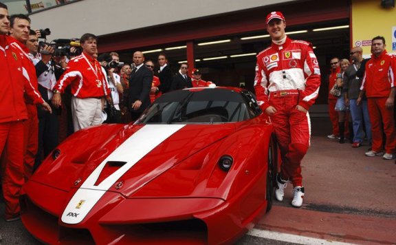 法拉利最大的广告牌是它的VIP们