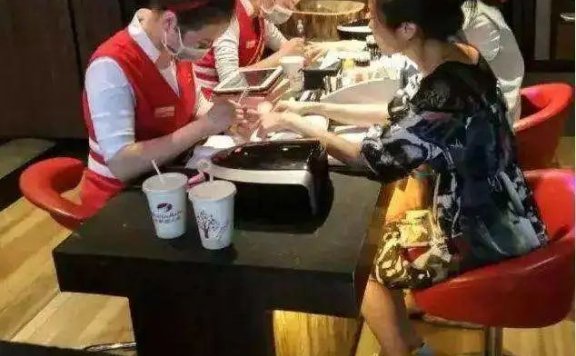 从哈工大录取通知书镶嵌宝石看品牌的"触点营销"玩法