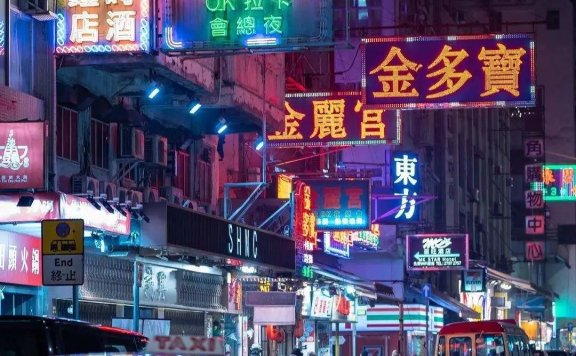 香港繁华的广告牌背后的传播学思考