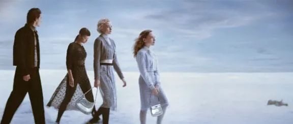 Prada品牌创意“仲冬夜之梦”广告大片