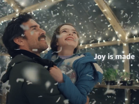 亚马逊圣诞节创意广告短片《Joy is made》