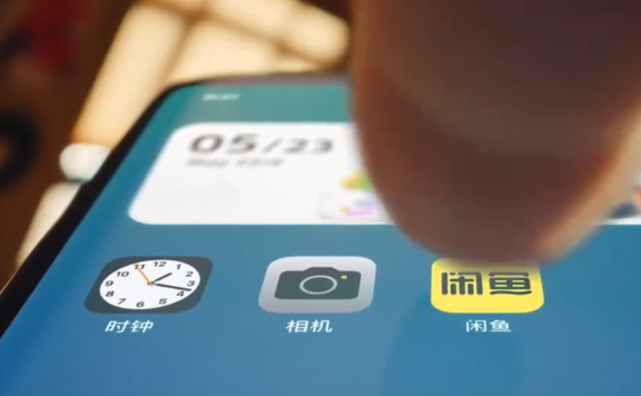 闲鱼品牌广告创意短片《每一面都新鲜》