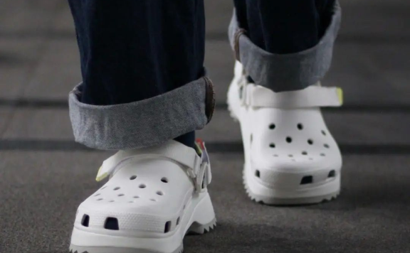 Crocs 的翻红背后的营销逻辑分析