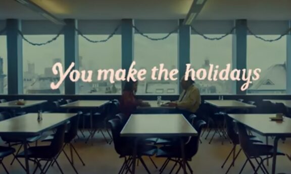 2023年苹果圣诞节广告创意《Fuzzy Feelings》