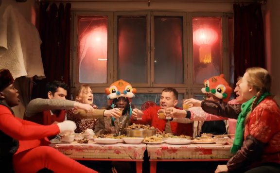 快手新年品牌创意宣传片《今年过年不见外》