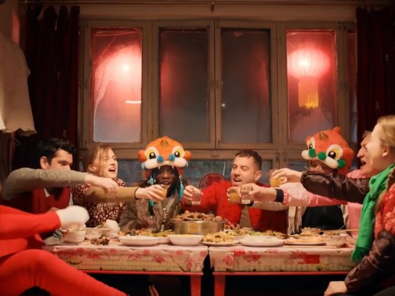 快手新年品牌创意宣传片《今年过年不见外》