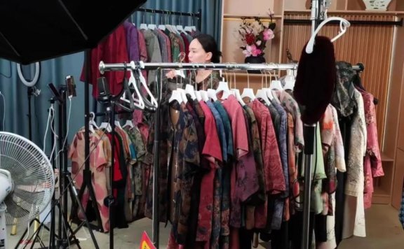 抖音“妈妈装”的产品和服务策略