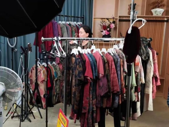 抖音“妈妈装”的产品和服务策略