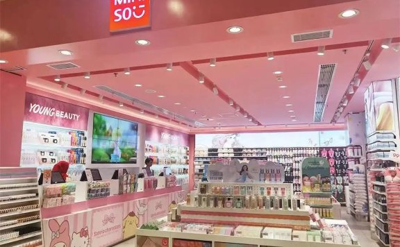 泡泡玛特和名创优品的两种增长路径