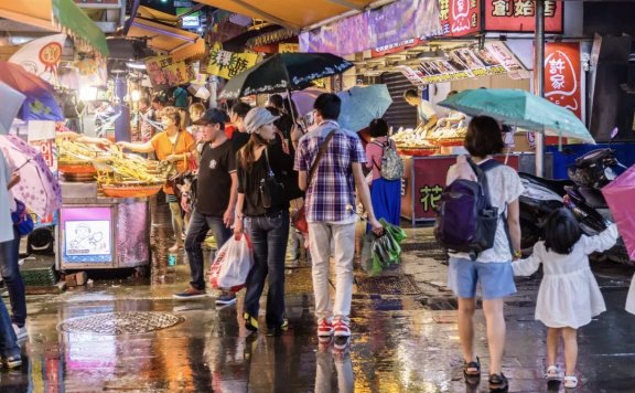抖音生活服务餐饮商家的同城破圈策略
