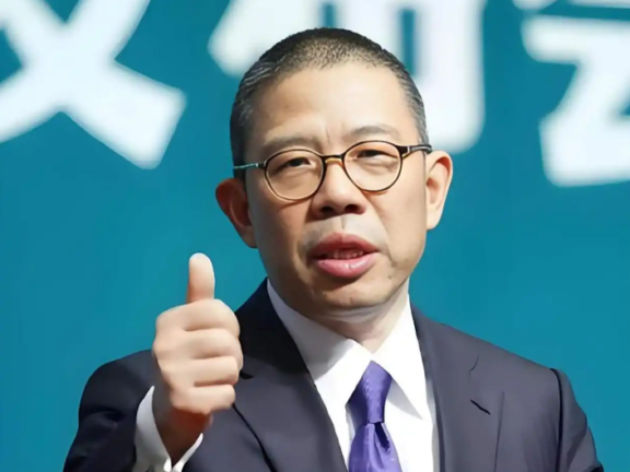 钟睒睒：线上平台与线下实体的冲突